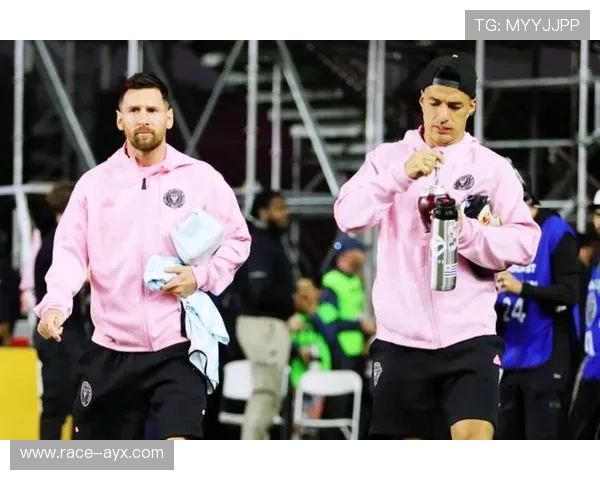 足球明星送裤子事件曝光引发热议背后的故事与真相揭秘